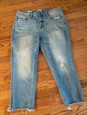 Vigoss Marley Distressed Midrise Capri Light Wash Plus Size 16 Stretch Excellent